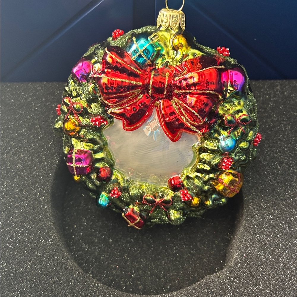 Christmas ornament 2025
handcrafted, mouth-blown European glass wreath, NIB - Picture 5 of 9